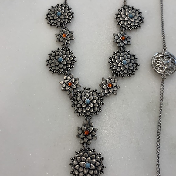 Silver tone necklaces.Good condition - Picture 2 of 9